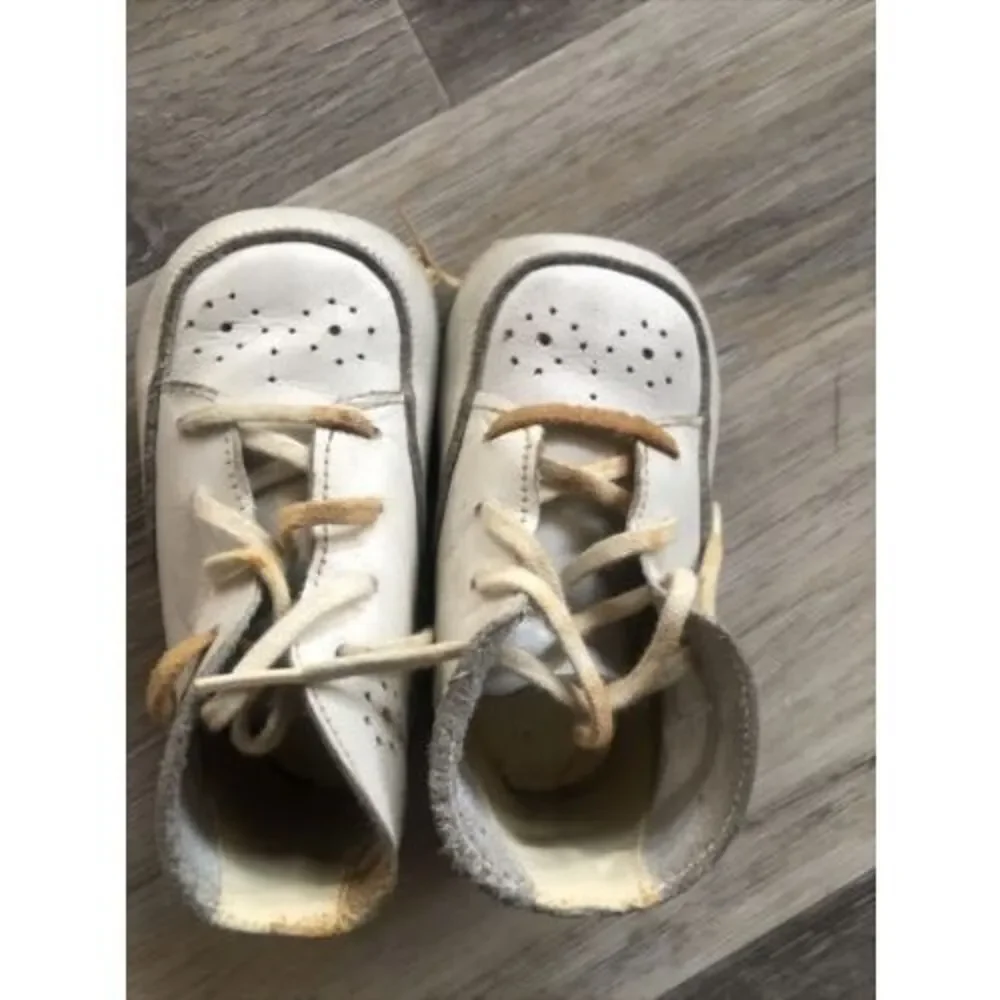 VINTAGE LEATHER WEE WALKERS BABY SHOES 1950's